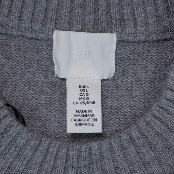 H&M Loose Fit Heather Gray Ivory Striped Crewneck Sweater Womens Size L - Picture 3 of 10